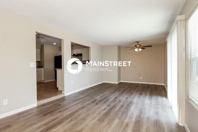 Building Photo - 510 N Tercera Ave