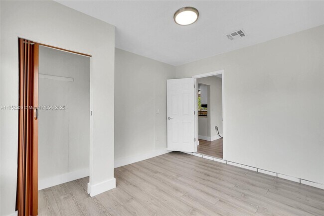 Building Photo - 14312 SW 110th Ave