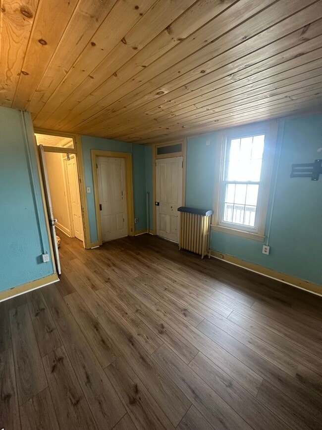 Building Photo - 218 S 6th St