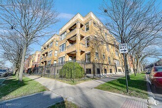 Building Photo - Amazing Woodlawn 3 Bedroom Apartment With ...