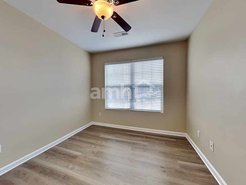 Building Photo - 4828 Pitkin Ave