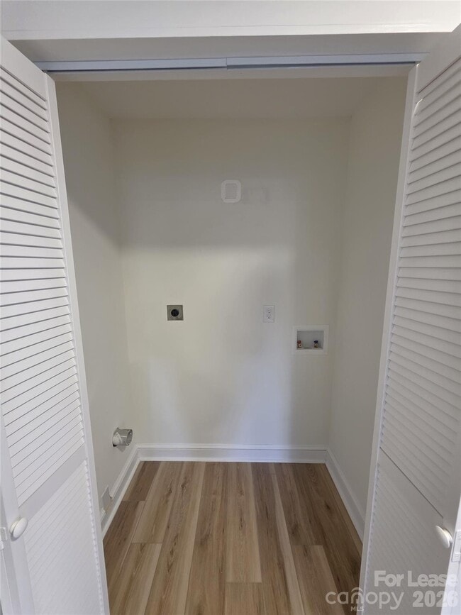 Building Photo - 1407 Sherwood Dr