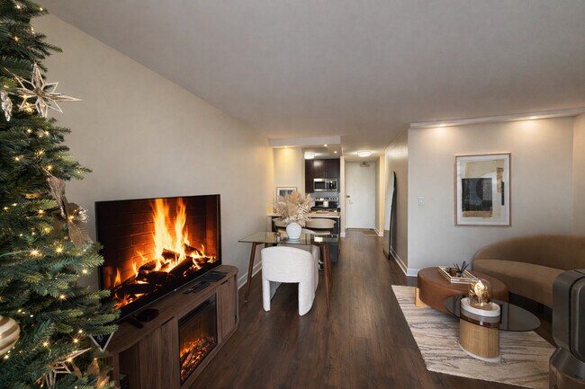 Building Photo - 2650 N Lakeview Ave