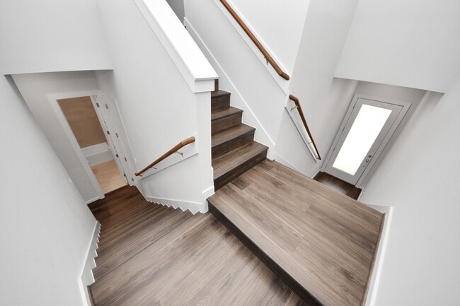 Building Photo - 608 Thornton Rd