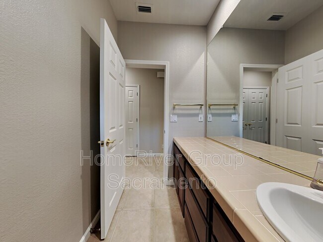 Building Photo - 5322 Bellegrove Way