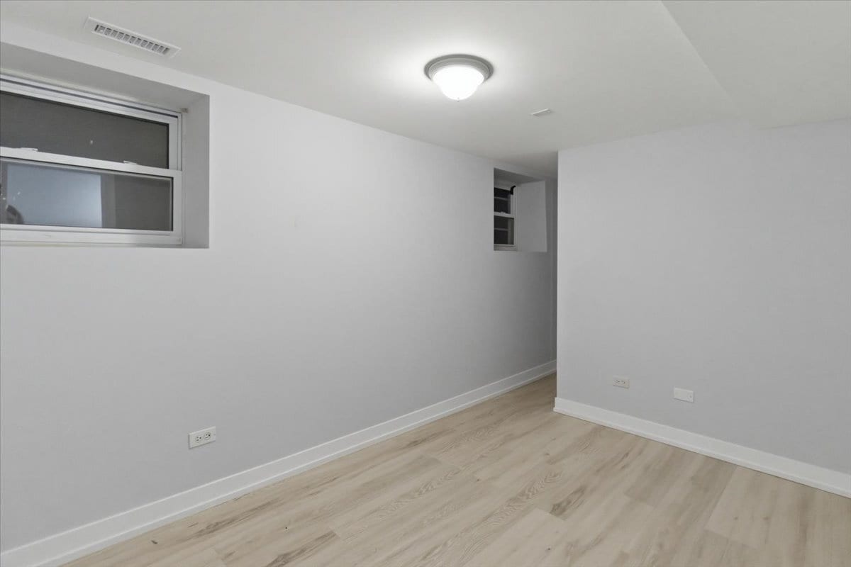 Building Photo - 910 W Gunnison St