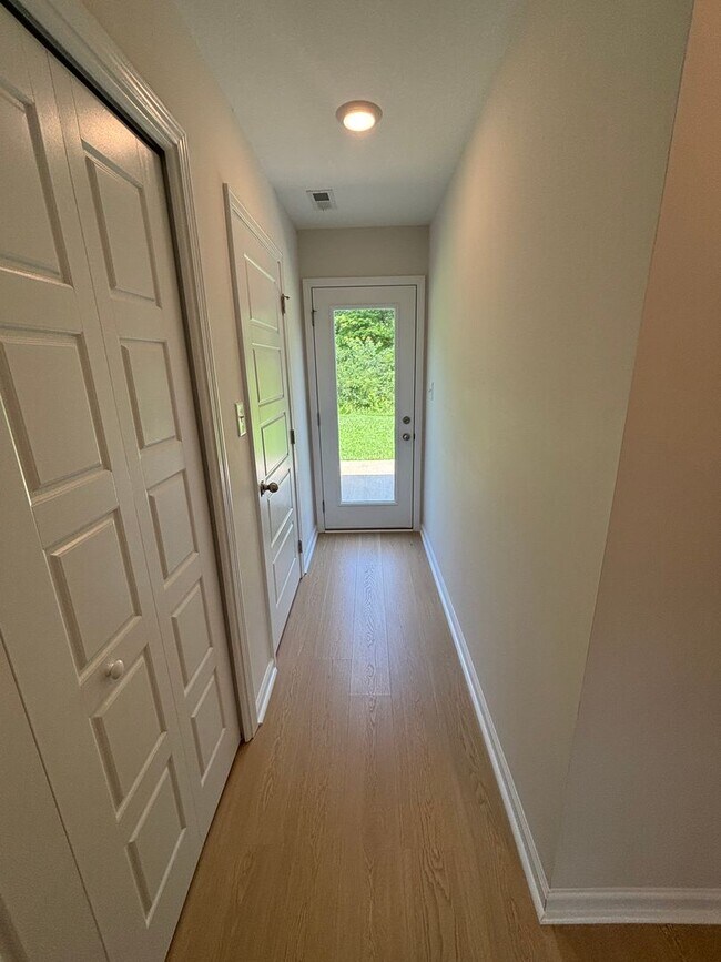 Building Photo - Charming Home in Sango!