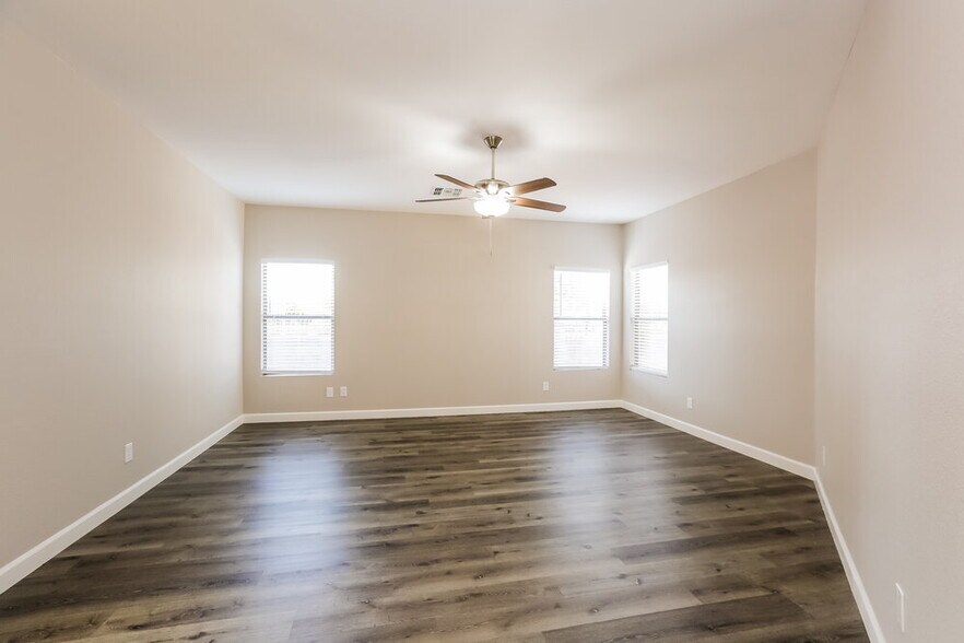 Building Photo - 2611 W Bloch Rd