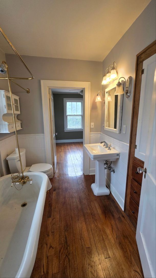 Building Photo - Beautiful 2BR 1BA unit w/ Covered Porch in Downtown Liberty