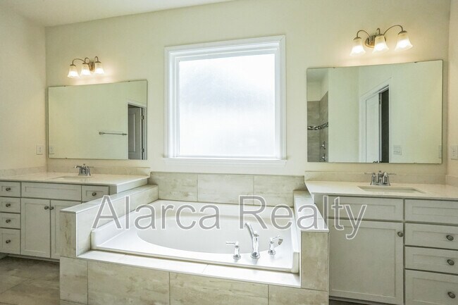 Building Photo - 12824 Hindcross Dr