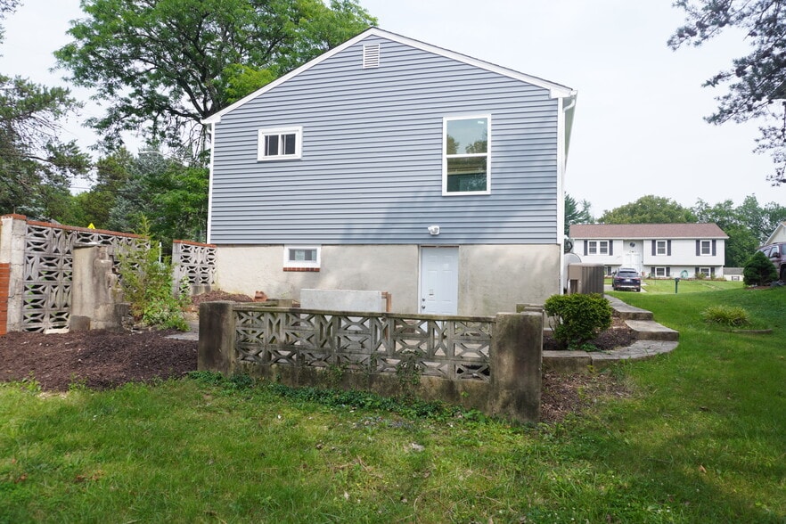 Building Photo - 7319 Castlemoor Rd