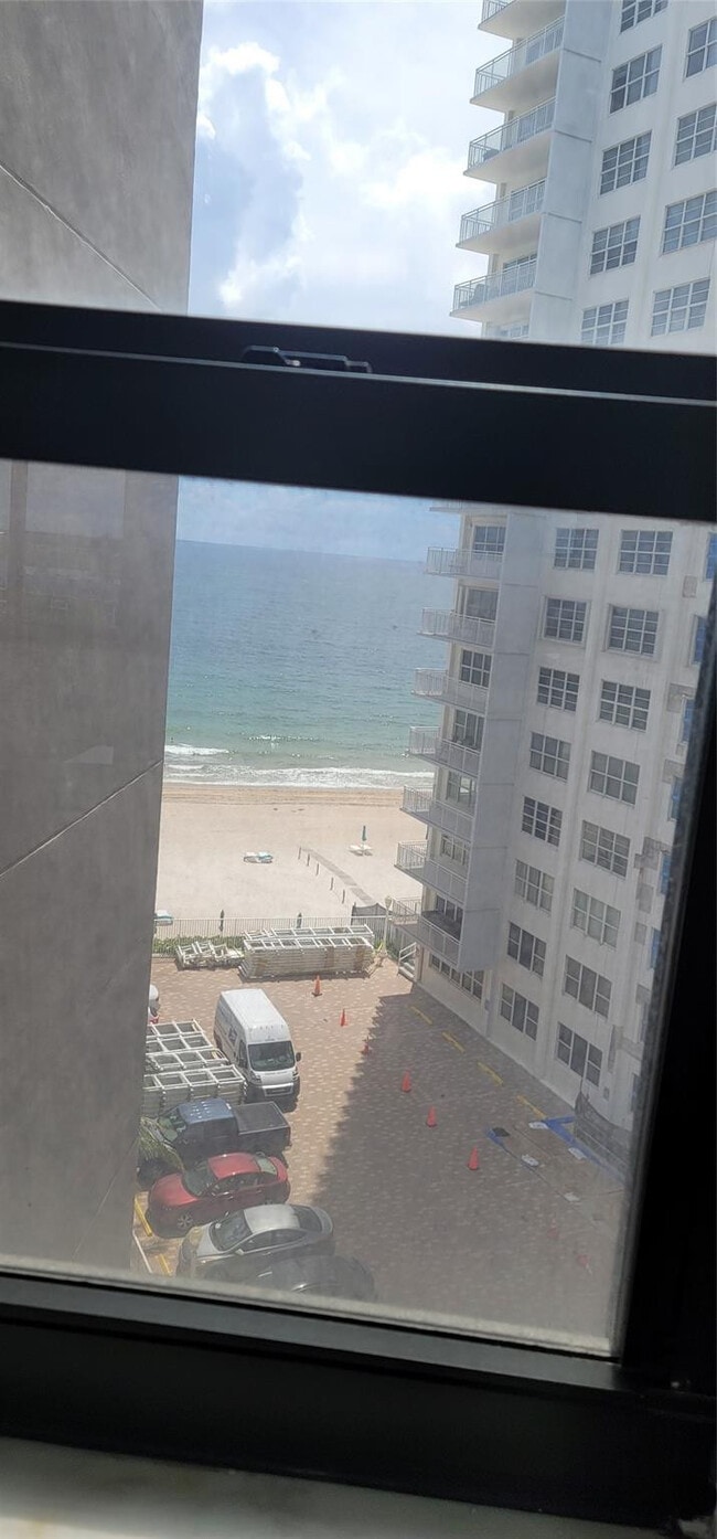 Building Photo - 3800 Galt Ocean Dr
