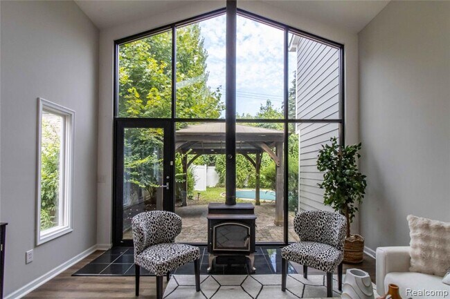 Building Photo - 1834 Fairview St