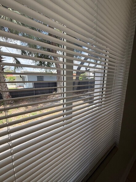 Building Photo - 13300 NE 10th Ave