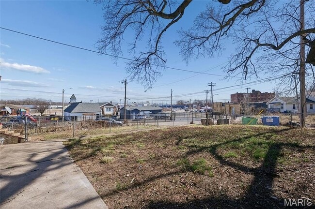 Building Photo - 816 McLaran Ave