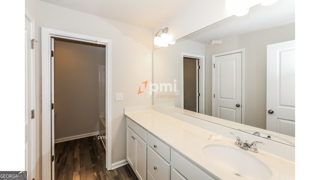 Building Photo - 3658 Madison St