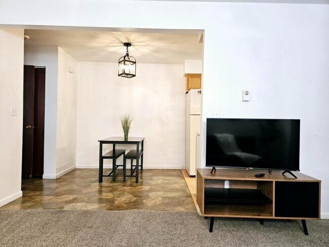 Building Photo - 309 W Washington Ave