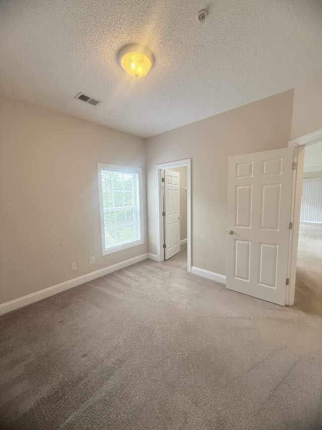 Building Photo - 5034 Belleglen Ct