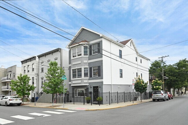 Building Photo - 4 Sherman Ave