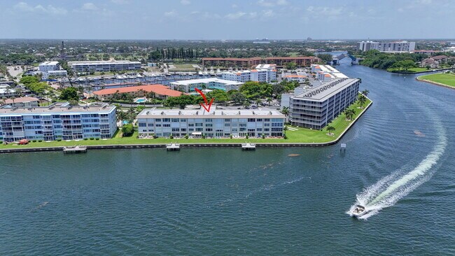 Building Photo - 52 Yacht Club Dr