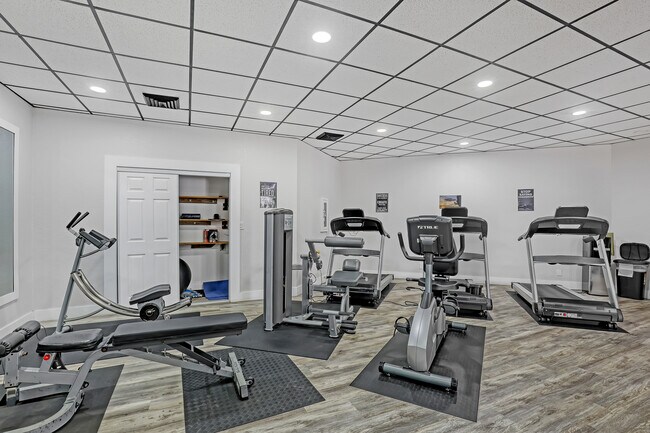 Building Photo - 2455 Lindell Blvd