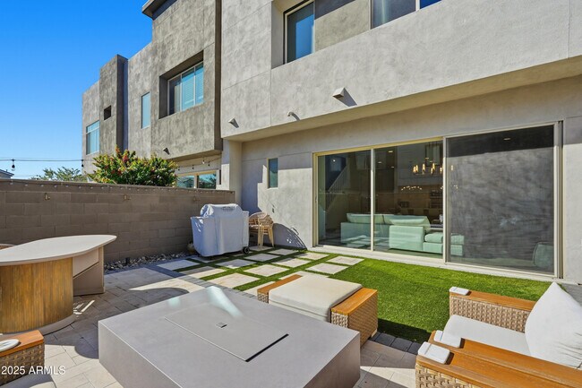 Building Photo - 1973 W Kinfield Trail