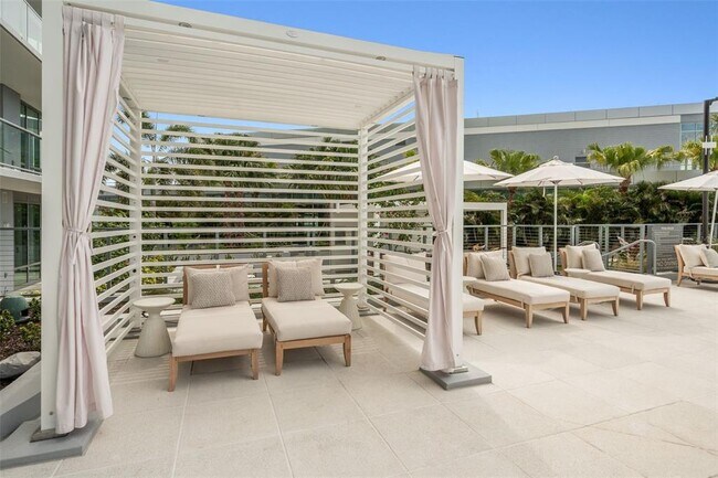 Building Photo - 400 Central Ave