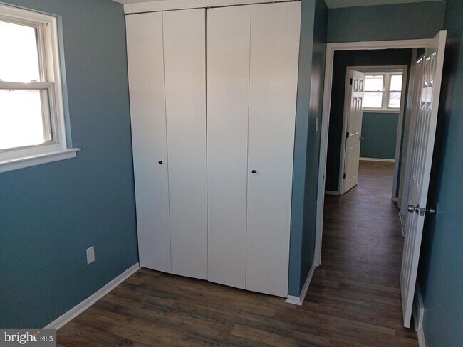 Building Photo - 1310 Patrick Henry Pl