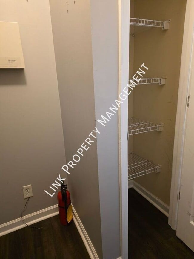 Building Photo - Beautiful 4-Bedroom Home in Desirable Harr...