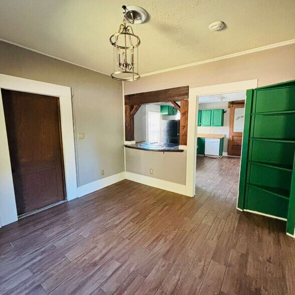 Building Photo - 17 School Rd