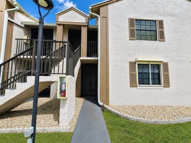 Building Photo - 800 Independence Dr