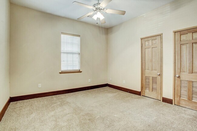 Building Photo - 5250 Eigel St