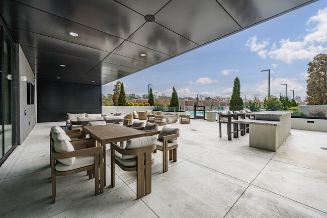 Building Photo - 2425 Peachtree Rd NE