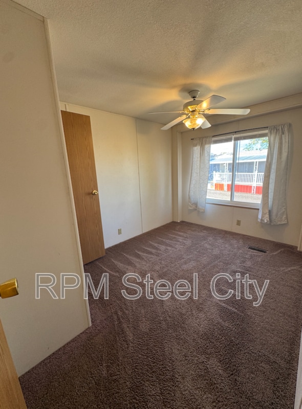 Building Photo - 957 S Saki Dr