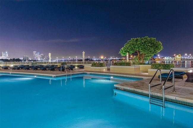 Building Photo - 808 Brickell Key Dr