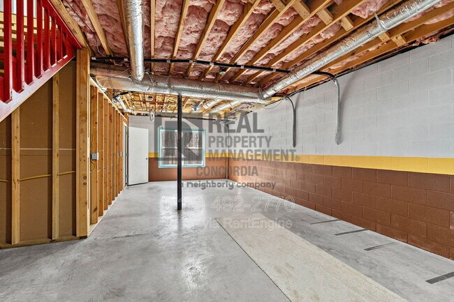 Building Photo - 1024 Atwood Ct