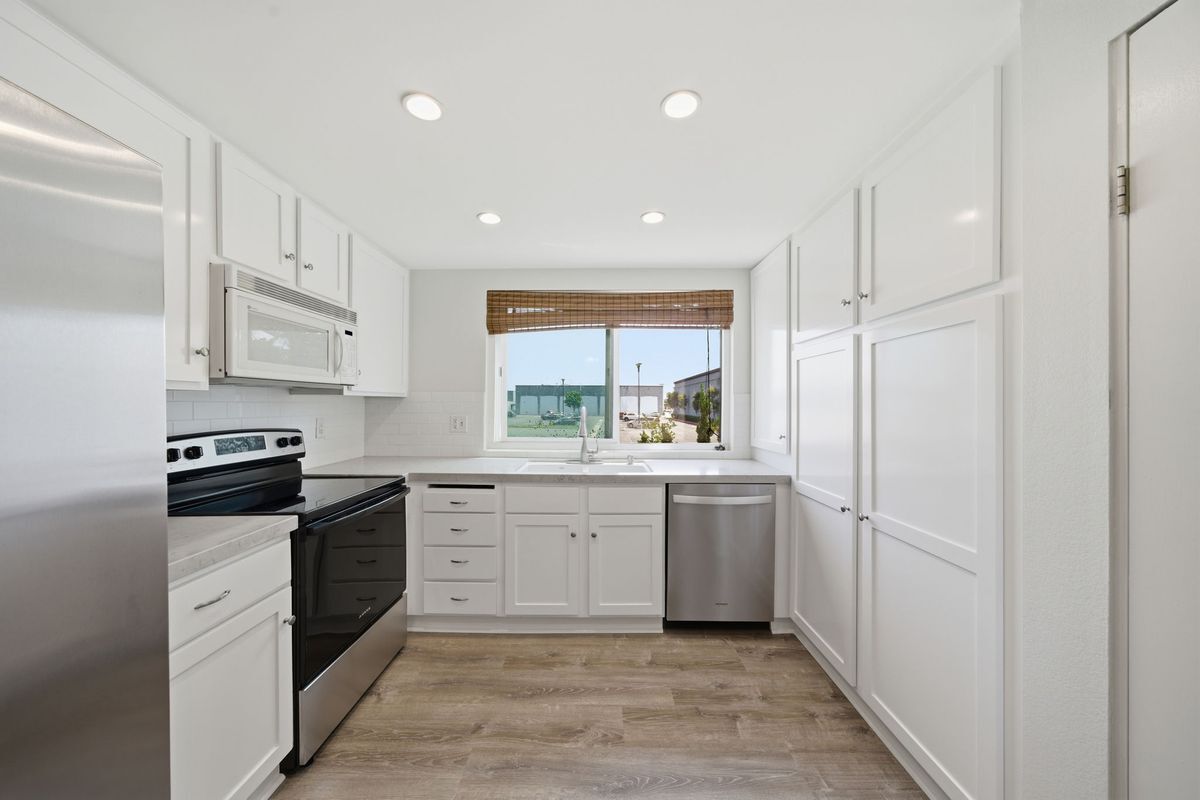 Building Photo - 12400 Montecito Rd