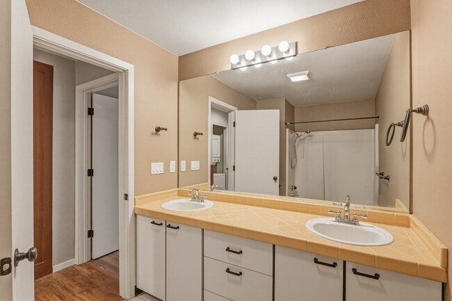 Building Photo - Ground Level 2 Bedroom Condo in Charbonneau Community