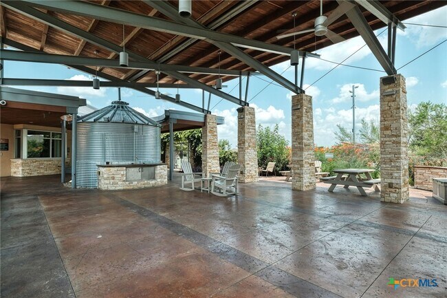 Building Photo - 2701 Rabbit Creek Dr