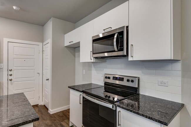 Building Photo - COMING SOON! GORGEOUS 3 BEDROOM DUPLEX LOC...