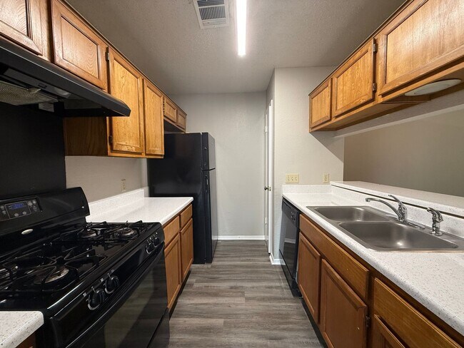 Building Photo - 513 Sierra Cove