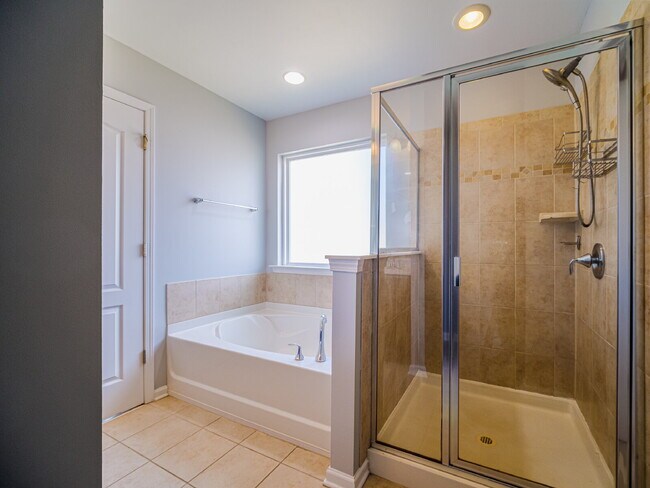 Building Photo - 1089 Wallace Lake Rd