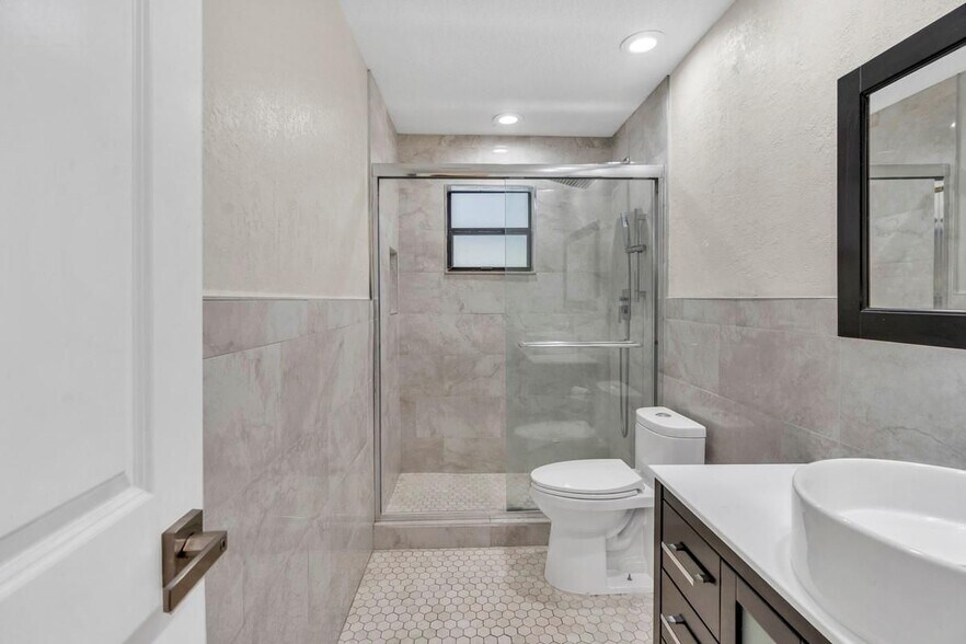 Building Photo - 290 NW 65th Ave