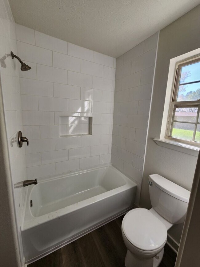 Building Photo - 1906 Alcoa Blvd