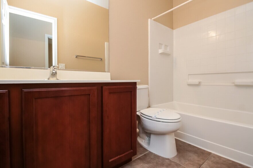 Building Photo - 735 W Fruit Tree Ln