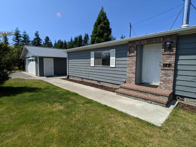 Building Photo - 2 bed 2 bath with large garage in Sequim