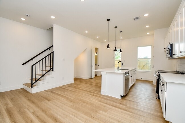 Building Photo - 2706 Bostic St