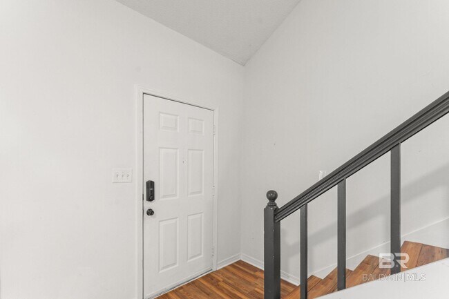 Building Photo - 600 Cheshire Ln