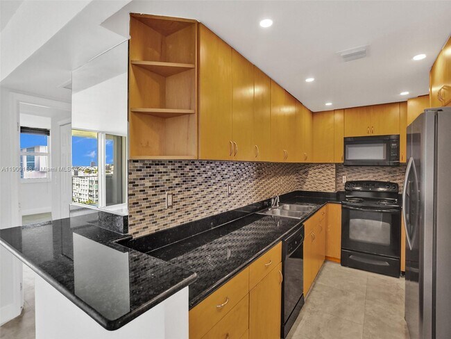 Building Photo - 10350 W Bay Harbor Dr