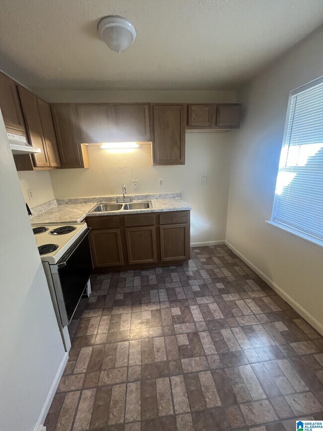 Building Photo - 1300 16th St N